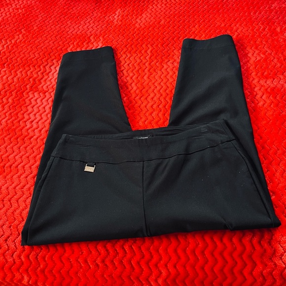 PREMISE STUDIO NWOT Ladies Size Medium Black Slim Leg Dress Capri Pants. - Picture 1 of 9